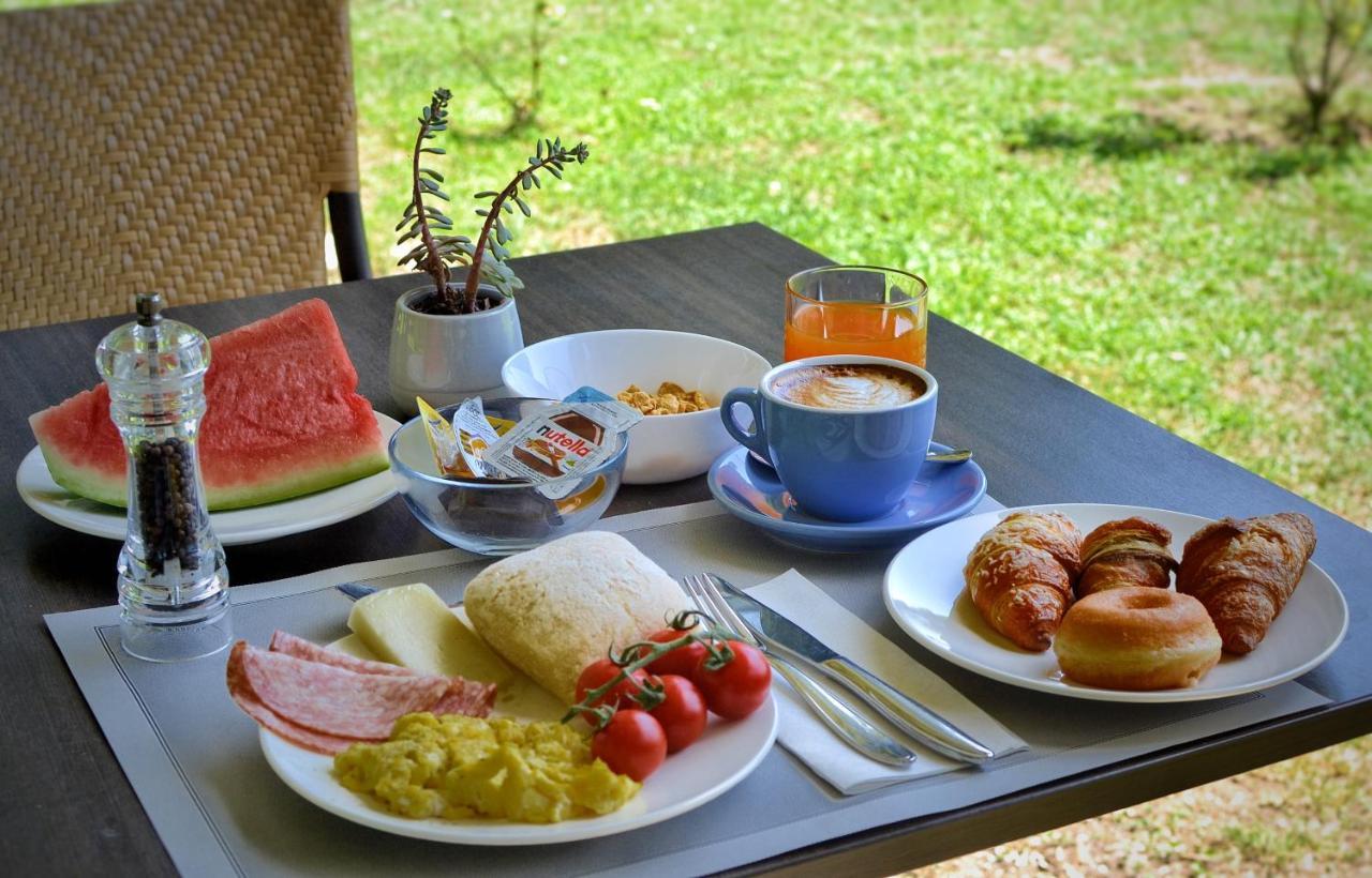 Hotel Villa Elsa Marina di Massa Eksteriør billede