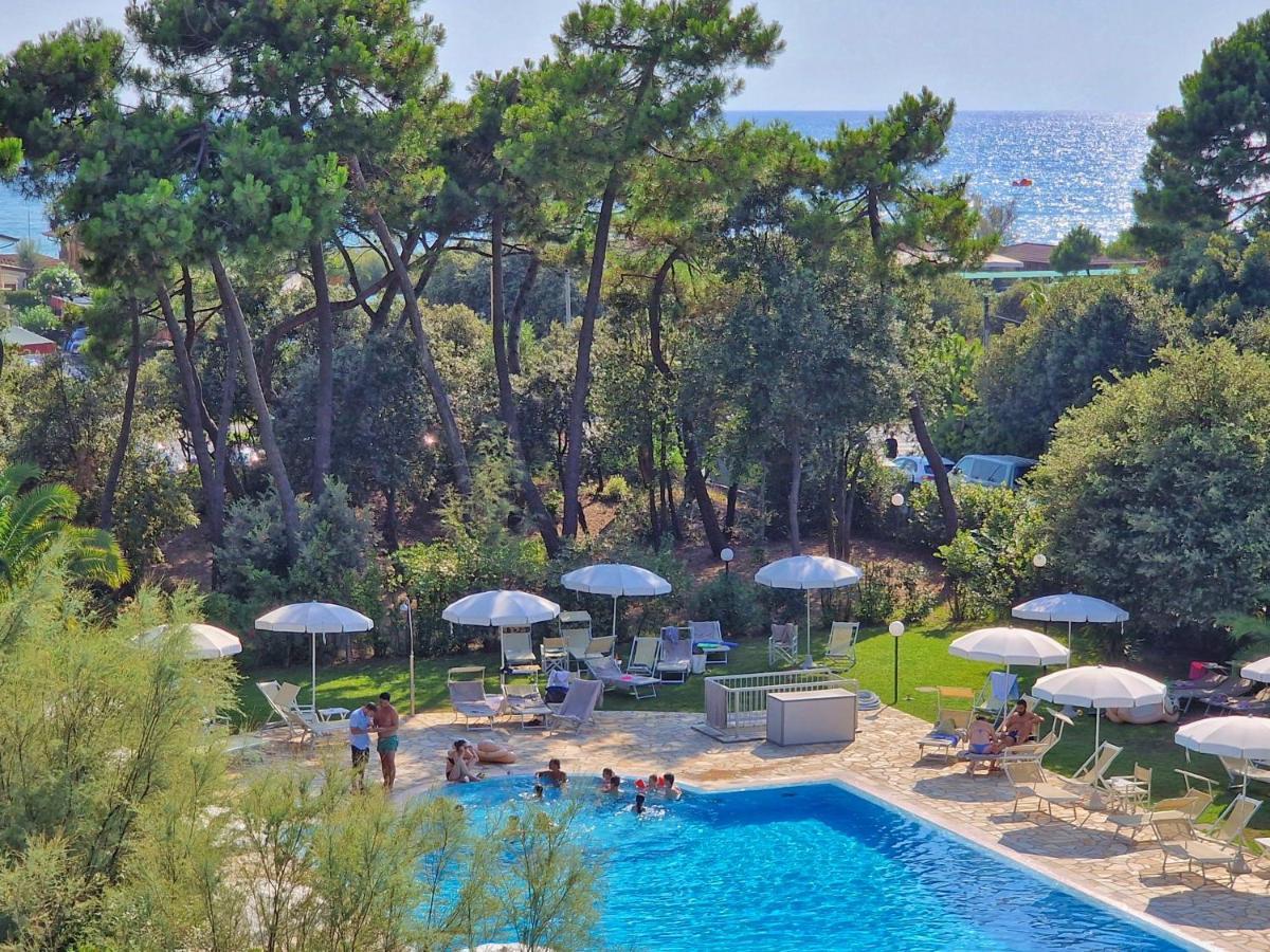 Hotel Villa Elsa Marina di Massa Eksteriør billede