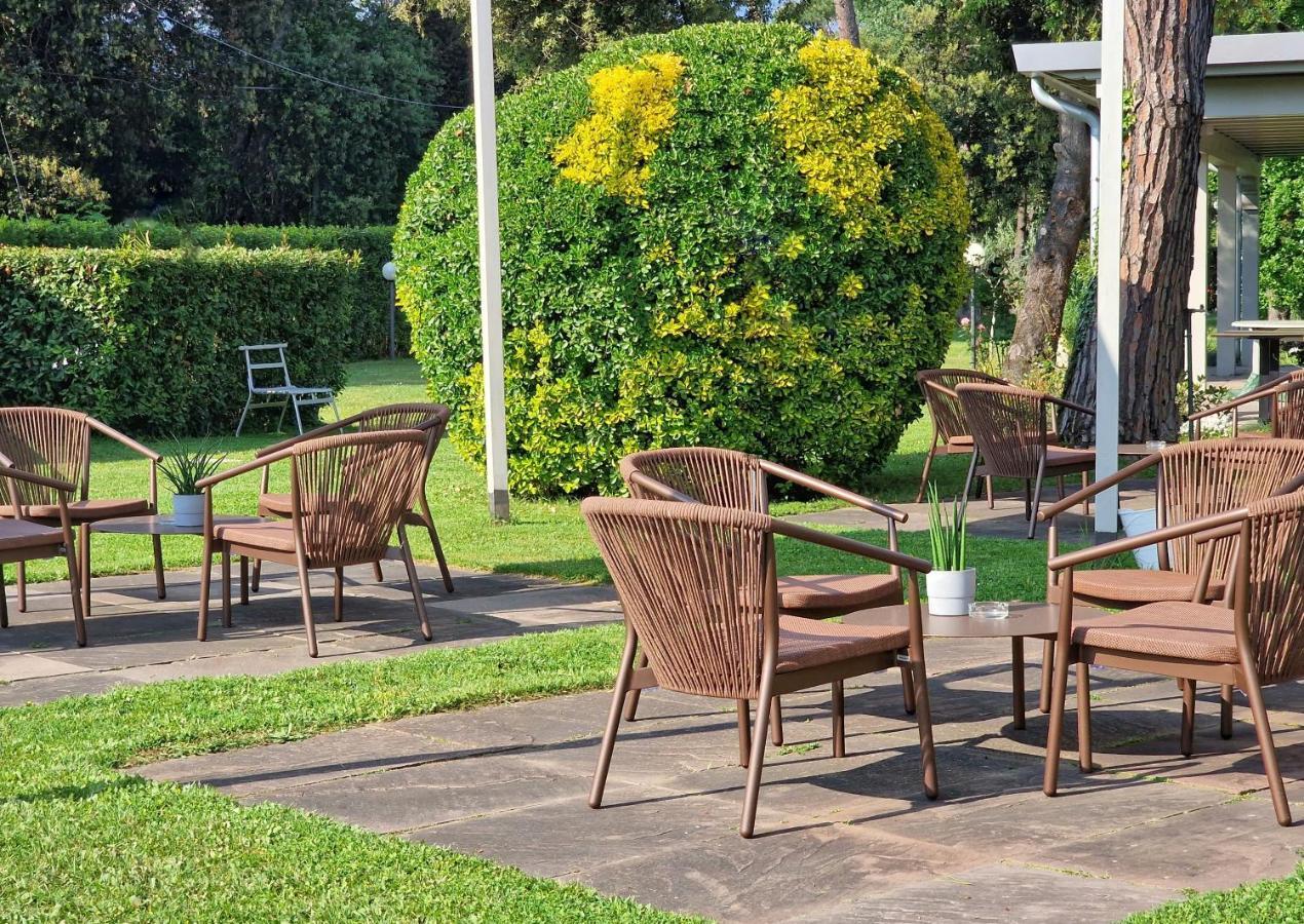 Hotel Villa Elsa Marina di Massa Eksteriør billede