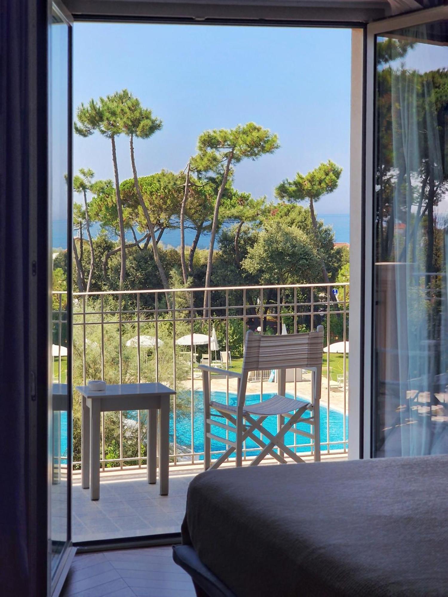 Hotel Villa Elsa Marina di Massa Eksteriør billede