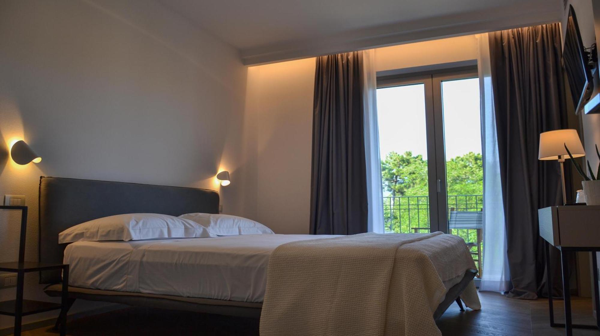 Hotel Villa Elsa Marina di Massa Eksteriør billede