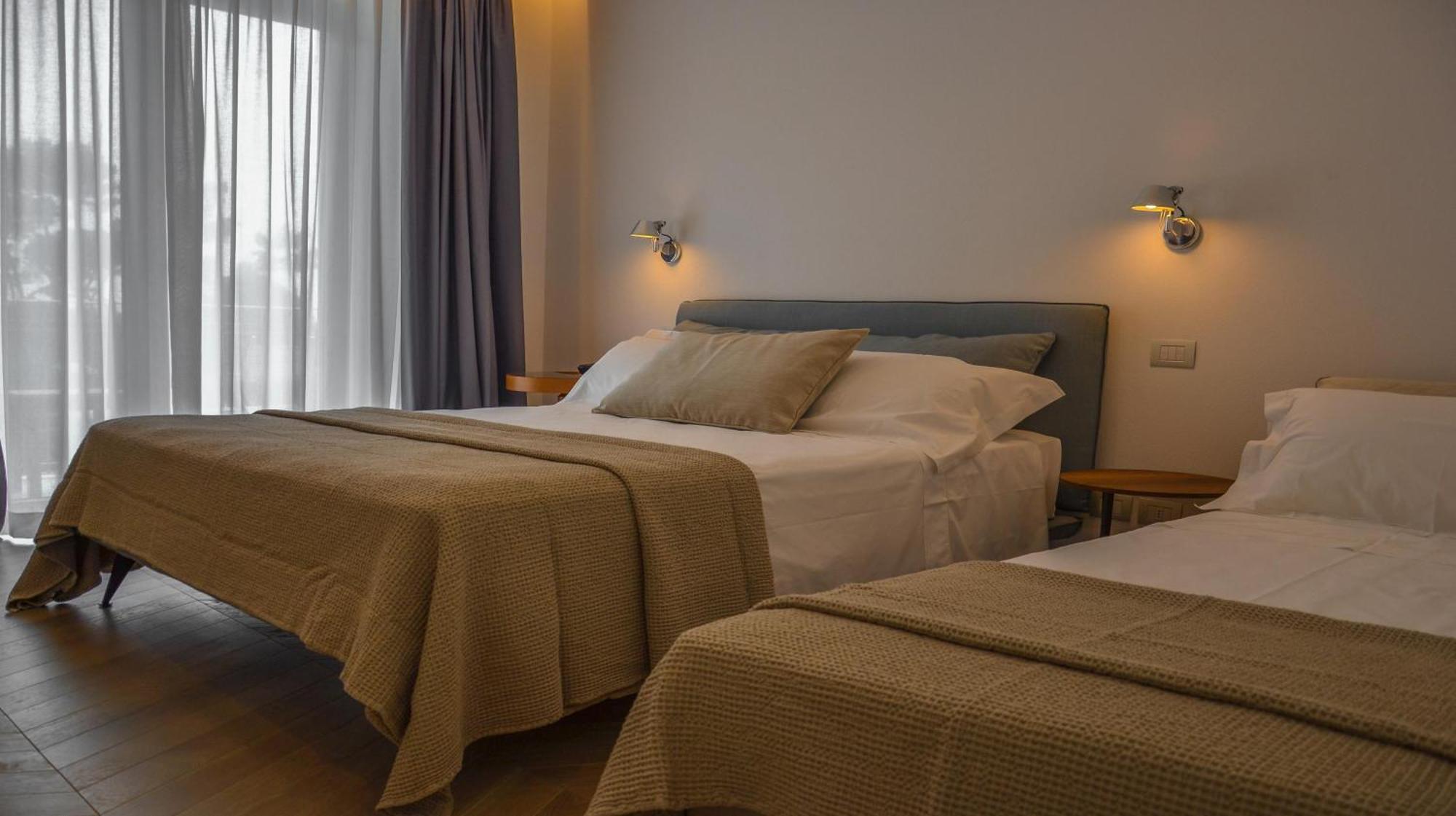 Hotel Villa Elsa Marina di Massa Eksteriør billede