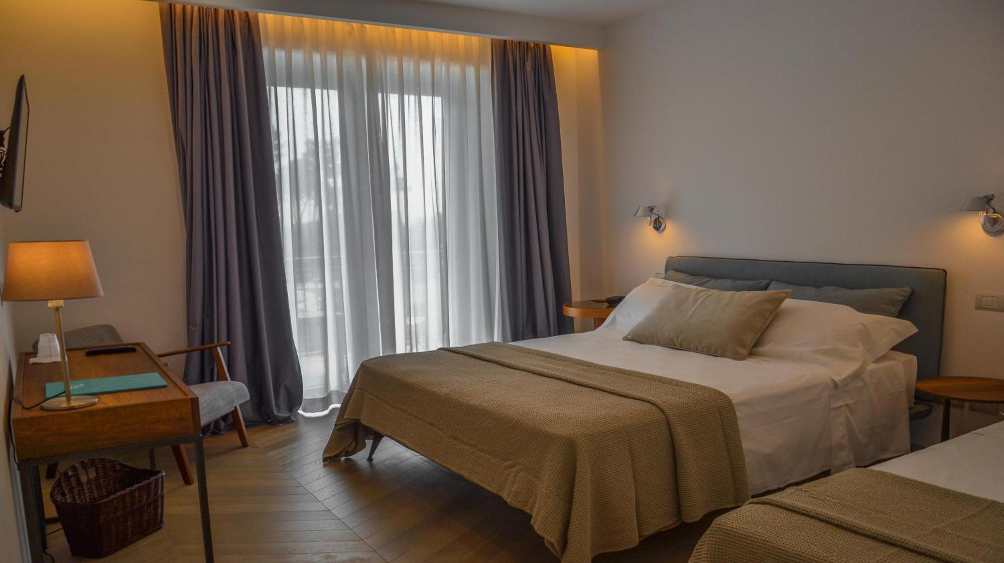 Hotel Villa Elsa Marina di Massa Eksteriør billede