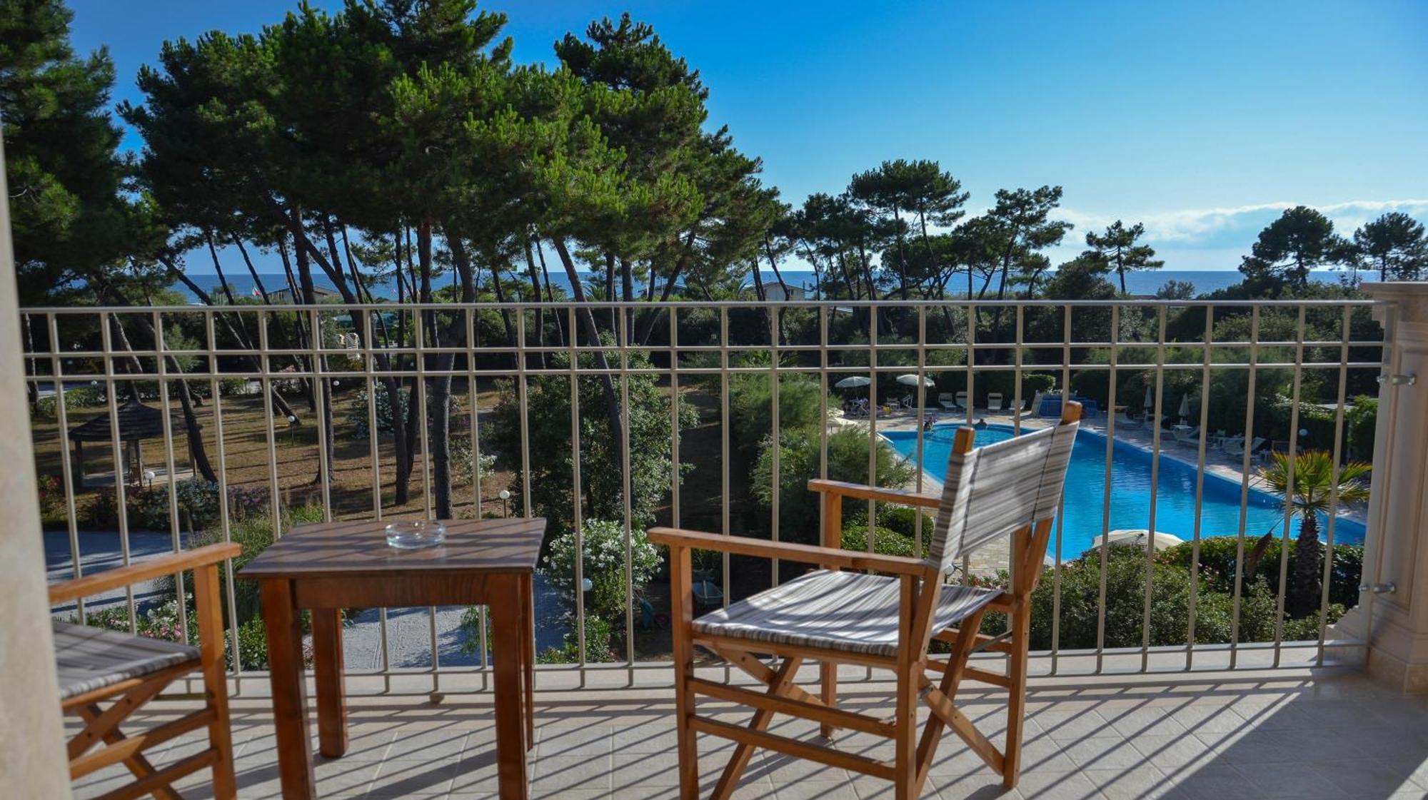 Hotel Villa Elsa Marina di Massa Eksteriør billede