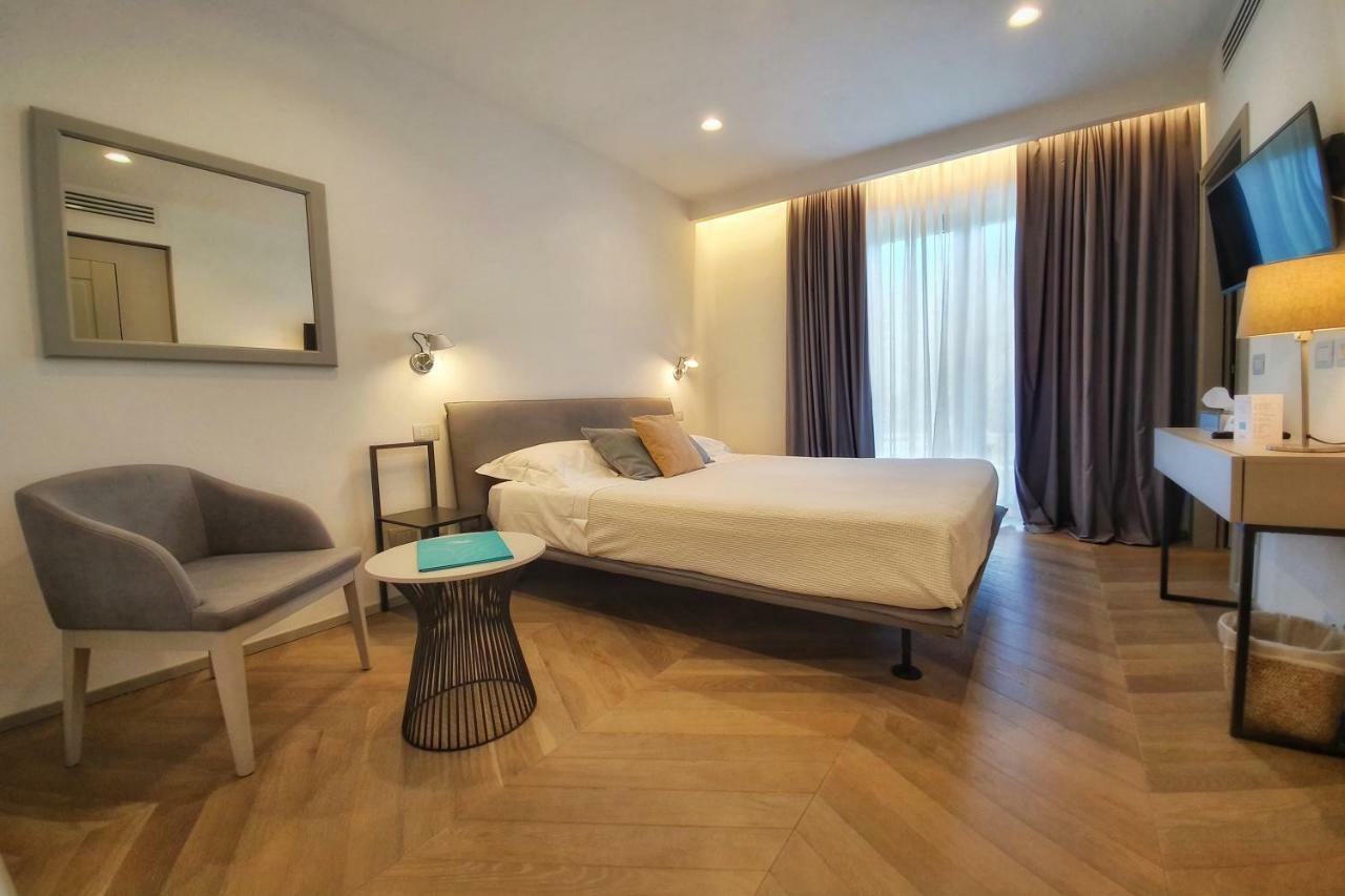 Hotel Villa Elsa Marina di Massa Eksteriør billede